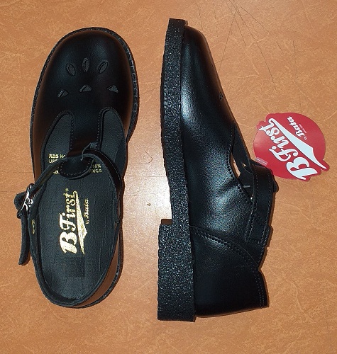 4. B-first (KIDDIES) buckle school shoe 21244